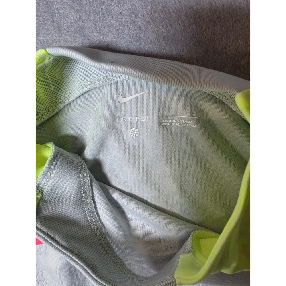 Nike Dri-FIT Strike Women Soccer Top Platinum DX0517-043 Size Small NWT NEW
